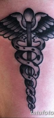 fotó egy caduceus tetoválásról, kelt 2017.10.21 -én №038 - caduceus tetoválás -