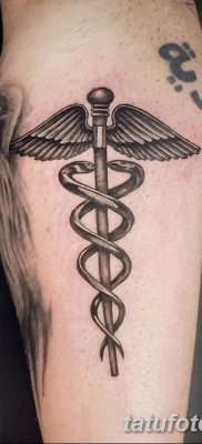 fotó a Caduceus tetoválásról, kelt 2017.10.21. №039 - Caduceus tetoválás -