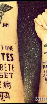 fotó egy caduceus tetoválásról, kelt 2017.10.21 -én №044 - caduceus tetoválás -