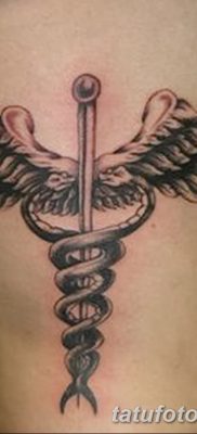 fotó egy caduceus tetoválásról, kelt 2017.10.21 -én №045 - caduceus tetoválás -