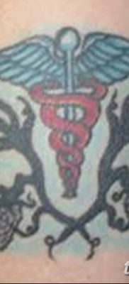 fotó a caduceus tetoválásról, kelt 2017.10.21 -én №051 - caduceus tetoválás -