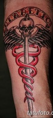 fotó a Caduceus tetoválásról, kelt 2017.10.21 -én №061 - Caduceus tetoválás -