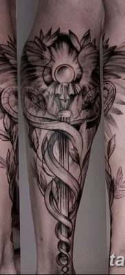 fotó a Caduceus tetoválásról, kelt 2017.10.21 -én №079 - Caduceus tetoválás -