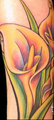 calla liliom tetoválás # 411 - a minta hűvös változata, amely könnyen használható a calla tetoválás akvarellének átalakítására és alkalmazására a combon