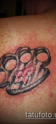 fénykép egy sárgaréz csukló tetoválásról (érték) - példa egy érdekes tetoválási rajzra - 068