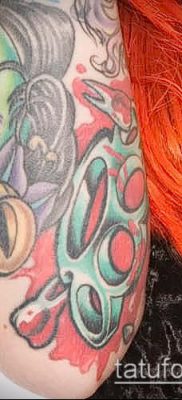 fotó sárgaréz csülök tetoválásról (érték) - egy példa egy érdekes tetoválási rajzra - 067