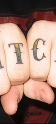 fotó sárgaréz csülök tetoválásról (érték) - egy példa egy érdekes tetoválási rajzra - 060