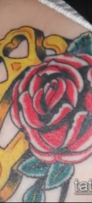 fotó sárgaréz csülök tetoválásról (érték) - példa egy érdekes tetoválórajzra - 031