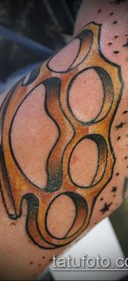 fénykép egy sárgaréz csukló tetoválásról (érték) - példa egy érdekes tetoválási rajzra - 014