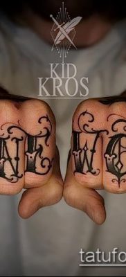 fénykép egy sárgaréz csukló tetoválásról (érték) - példa egy érdekes tetoválási rajzra - 006