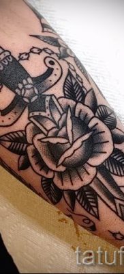 fotó egy tőrről és egy rózsatetoválásról példa egy tetoválás jelentését bemutató cikkre - tatufoto.ru - 54