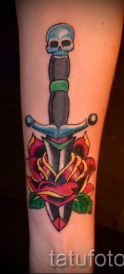 fotó egy tőrről és egy rózsatetoválásról példa egy tetoválás jelentését bemutató cikkre - tatufoto.ru - 35