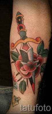 fotó egy tőrről és egy rózsatetoválásról példa egy tetoválás jelentését bemutató cikkre - tatufoto.ru - 29