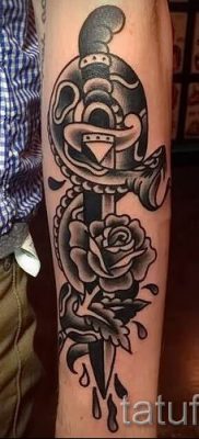 fotó egy tőrről és egy rózsatetoválásról példa a tetoválás jelentését bemutató cikkre - tatufoto.ru - 20