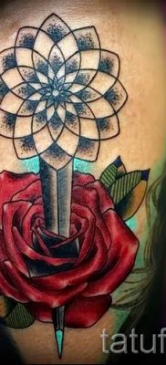 fotó egy tőrről és egy rózsatetoválásról példa a tetoválás jelentését bemutató cikkre - tatufoto.ru - 6