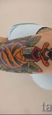fotó egy tőrről és egy rózsatetoválásról példa egy tetoválás jelentését bemutató cikkre - tatufoto.ru - 3