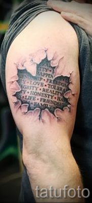 Az elkészült tetoválás méltó rajzának változata egy juharral a tetovált juhar történetéről szóló anyaghoz