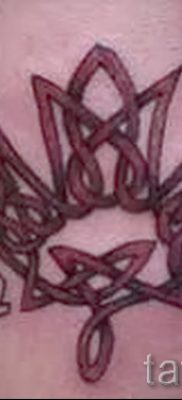 Egy méltó rajz egy változata egy már alkalmazott juhar tetoválásban a juhar testfestésben való történetének közzétételére