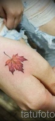 Egy hűvös rajz egy változata egy már alkalmazott juhar tetováláson, hogy írjon a juhar jelentéséről a tetoválásban