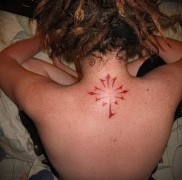 A juharlevél tetoválás jelentése 4533445