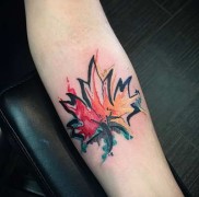 A juharlevél tetoválás jelentése 123123