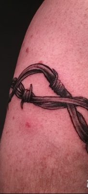 fotó szögesdrót tetoválásról, 2017. 07. 26 -án, 044 sz. - Szögesdrót tetoválás_