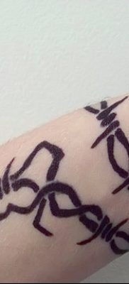 fotó szögesdrót tetoválásról, 2017. 07. 26 -án, 049. sz. - Tetovált szögesdrót_