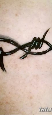 fotó szögesdrót tetoválásról, kelt 2017.07.26. 070. sz. - Tetovált szögesdrót_