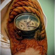 mit jelent az iránytű tetoválása 1