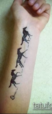 ló tetoválás fotó (érték) - példa egy érdekes tetováló rajzra - 070