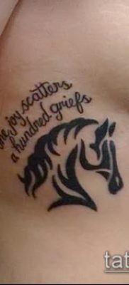 ló tetoválás fotó (érték) - példa egy érdekes tetoválási rajzra - 061