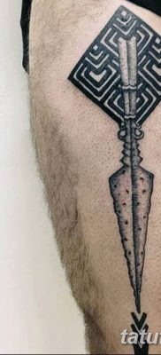 Fotó egy lándzstetoválásról 2018.08.22. №026 - lándzsás tetoválás -