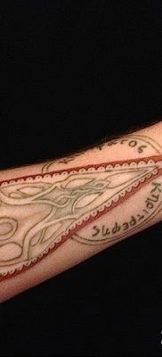 Fotó egy lándzstetoválásról 2018.08.22. №001 - lándzsás tetoválás -