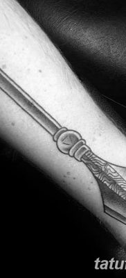 Fotó egy lándzstetoválásról 2018.08.22. №063 - lándzsás tetoválás -
