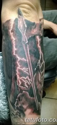 Fotó egy lándzstetoválásról 2018.08.22. №057 - lándzsás tetoválás -