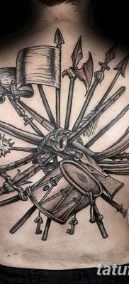 Fotó egy lándzstetoválásról 2018.08.22. №052 - lándzsás tetoválás -