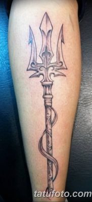 Fotó egy lándzstetoválásról 2018.08.22. №051 - lándzsás tetoválás -