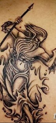 Fotó egy lándzstetoválásról 2018.08.22. №040 - lándzsás tetoválás -