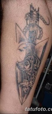 Fotó egy lándzstetoválásról 2018.08.22. №032 - lándzsás tetoválás -