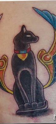 foto af en kattetatovering med vinger dateret 26/06/2018 №094 - Kattetatovering med vinger -