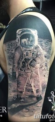 fotó az űrhajós tetoválásról, dátum: 2017.12.25., №025 - űrhajós tetoválás -