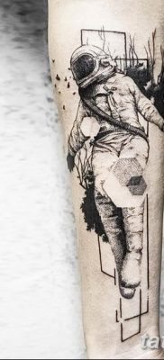 fotó az űrhajós tetoválásról, dátum: 2017.12.25. №055 - űrhajós tetoválás -