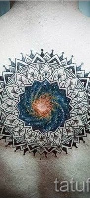 foto-tatu-kosmos-dlya-stati-pro-znachenie-kosmicheskix-tatuirovok-055-tatufoto-ru