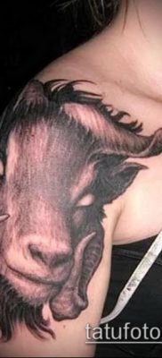 Fotó egy bak tetoválásról (jelentése) - példa egy érdekes tetoválási tervre - 033