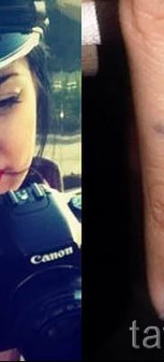 Fénykép egy figyelemre méltó kész tetoválásról az ujján, kereszttel a saját vázlat kiválasztásához és rajzolásához - egy lehetőség