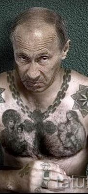 Fotó egy hűvös meglévő tetoválásról egy ujjal, egy kereszttel a saját vázlat kiválasztásához és létrehozásához - egy lehetőség