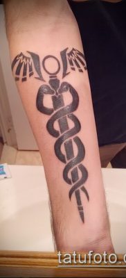 Fotó a Hermes tetováló szárnyairól - 06072017 - példa - 049 Hermes tetoválószárnyai