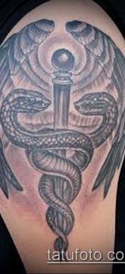 Fotó a Hermes tetováló szárnyairól - 06072017 - példa - 047 Hermes tetoválószárnyai