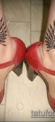 Fotó a Hermes tetováló szárnyairól - 06072017 - példa - 046 Hermes tetoválószárnyai