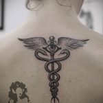 Fotó a Hermes tetováló szárnyairól - 06072017 - példa - 027 Hermes tetoválószárnyai